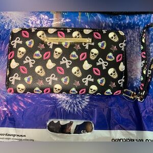 Betsey Johnson wallet wristlet pink interior skulls and bows NWOT